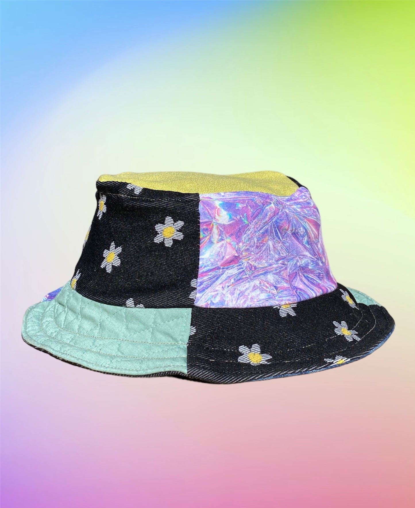 Reversible bucket hat