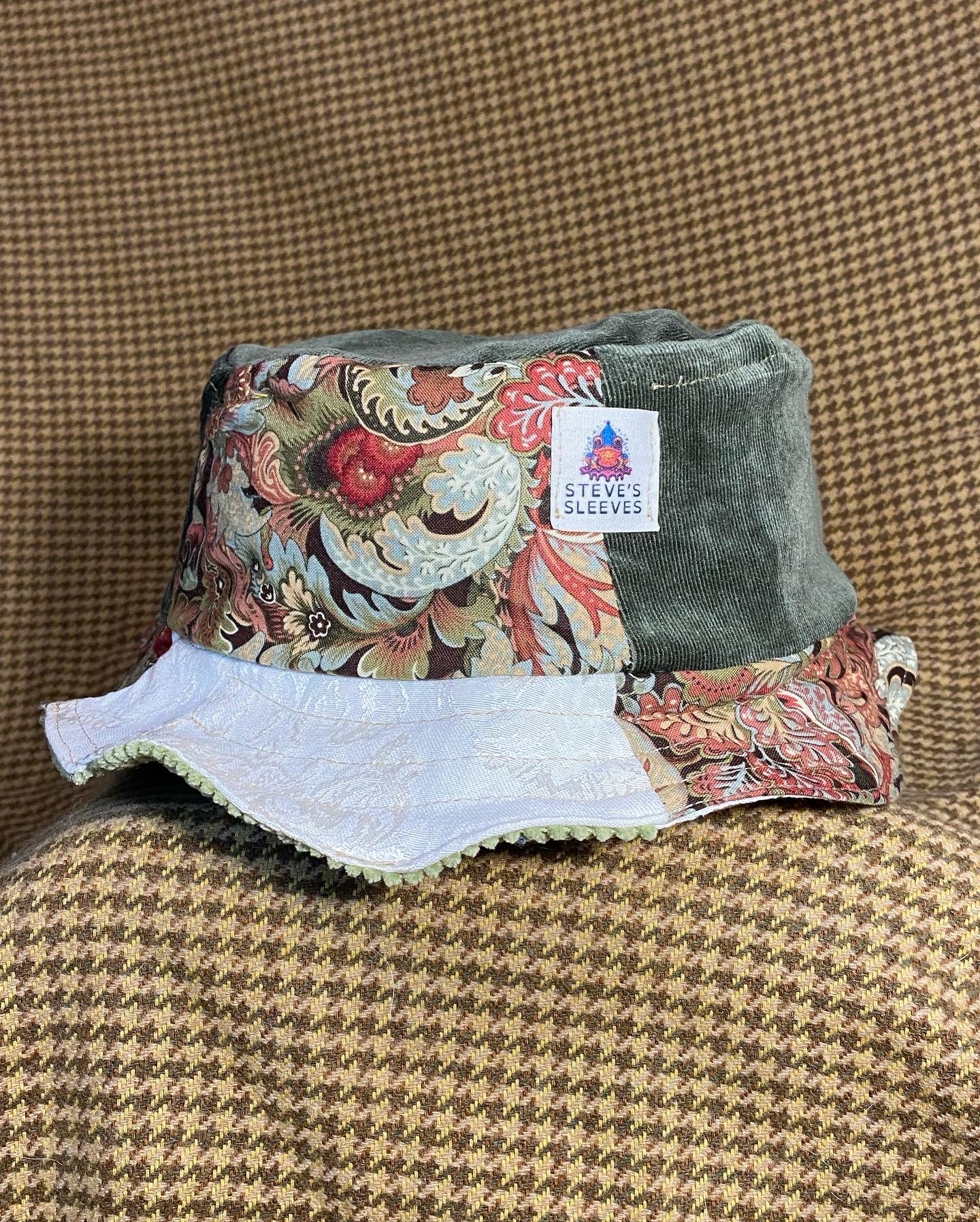 Reversible bucket hat