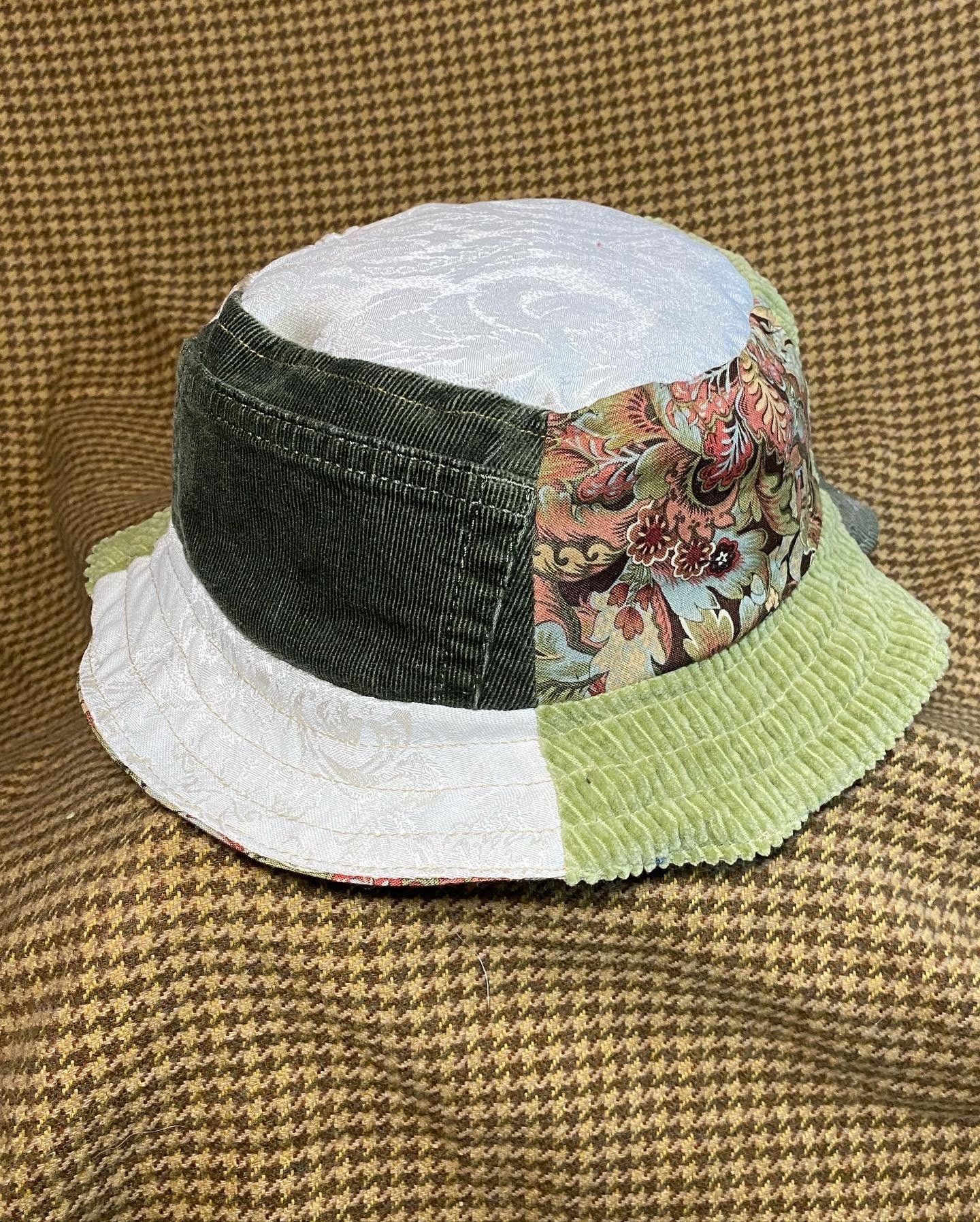 Reversible bucket hat